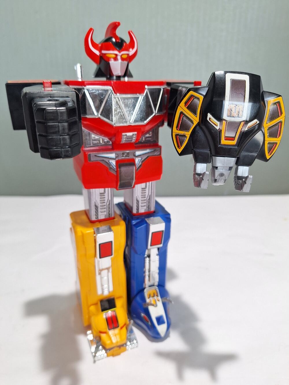 1991 Bandai Power Punch Megazord 9" Mighty Morphin Power Rangers MMPR Figure